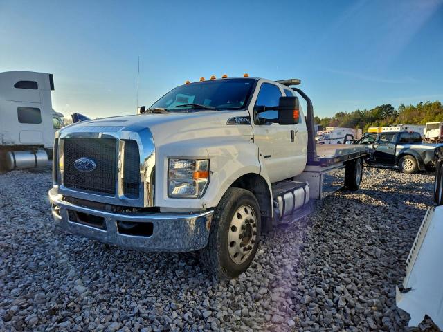 Ford F-650 Super Duty Image 3