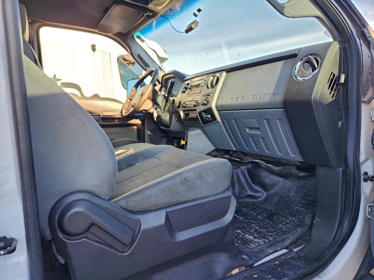 Ford F-650 Super Duty Image 5