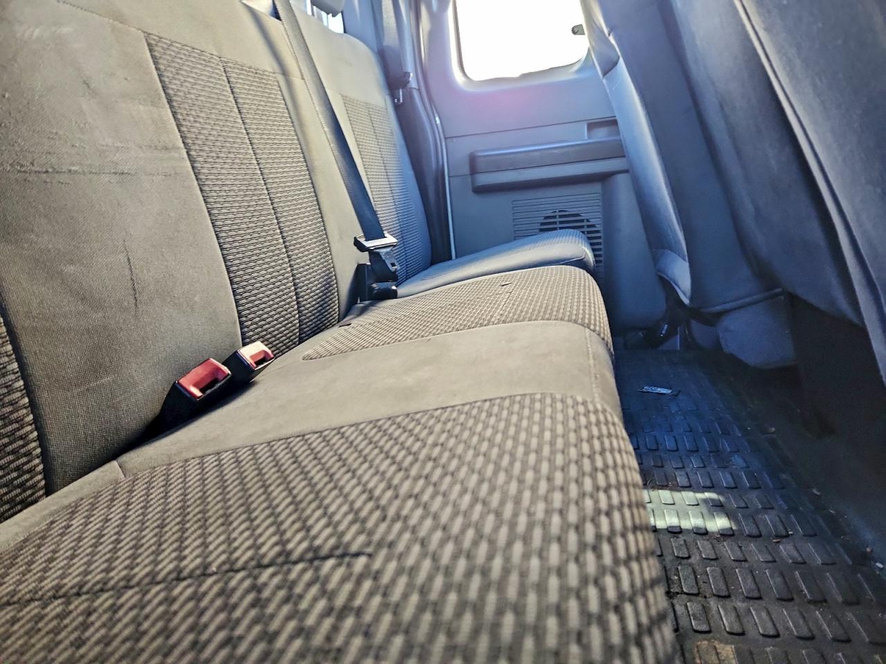 Ford F-650 Super Duty Image 2