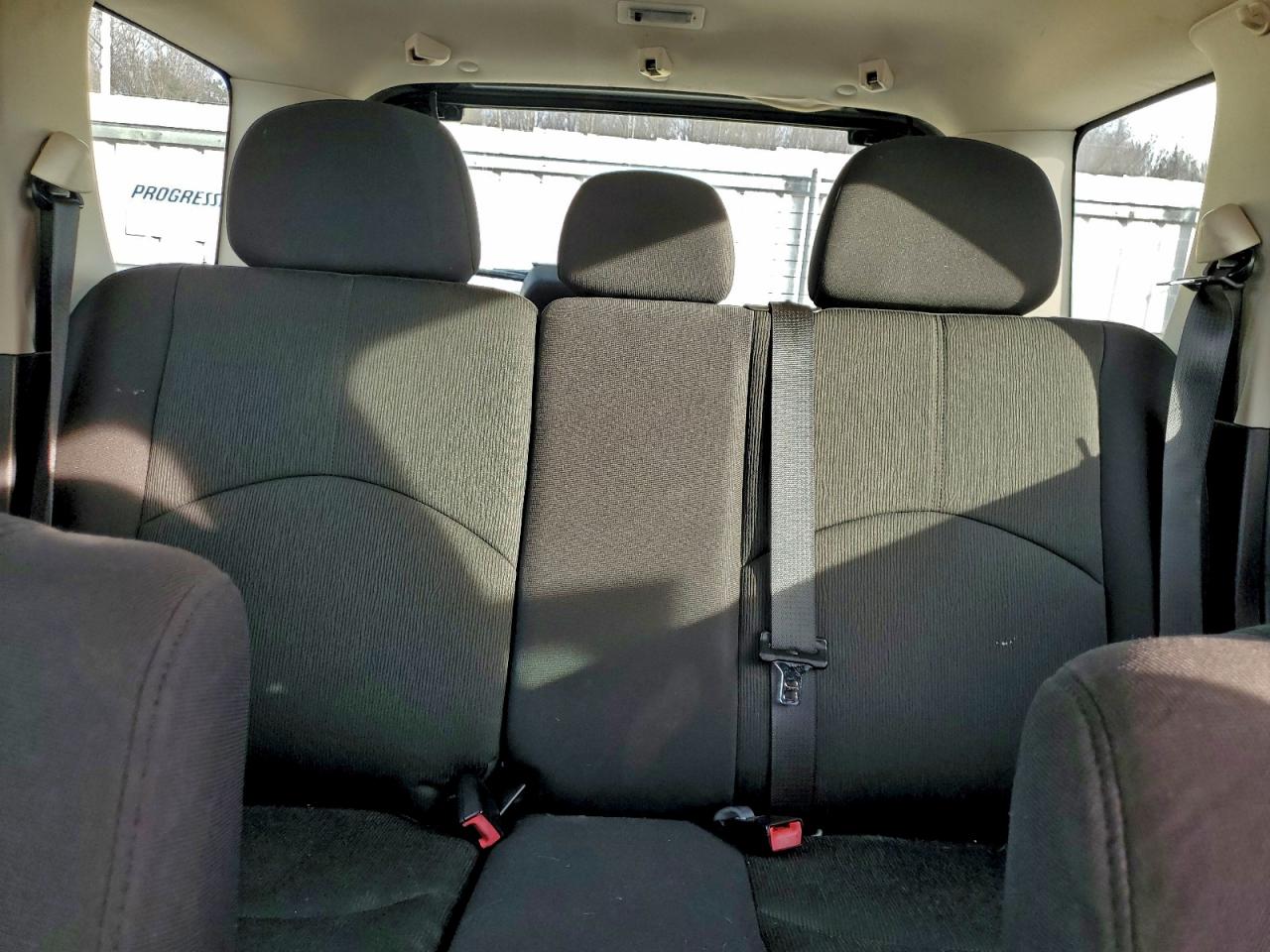 Mazda Tribute I Image 10