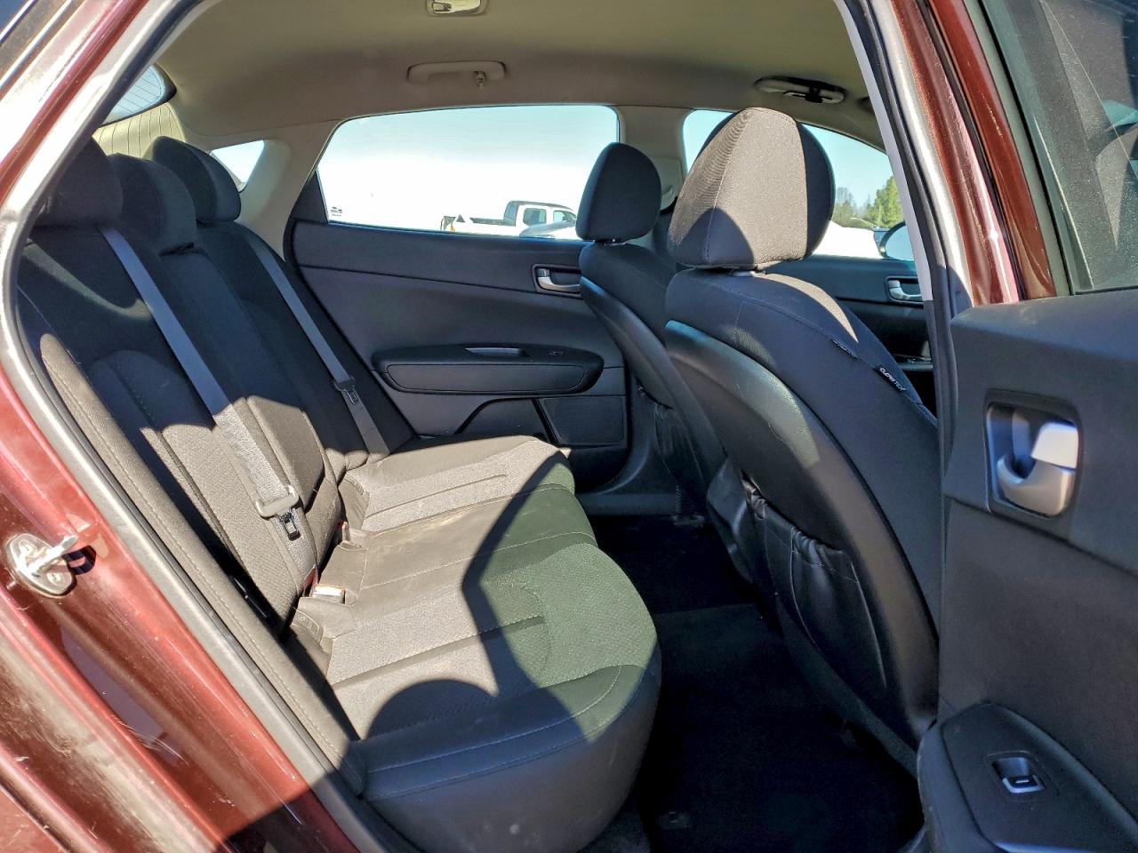 Kia Optima Lx Image 9