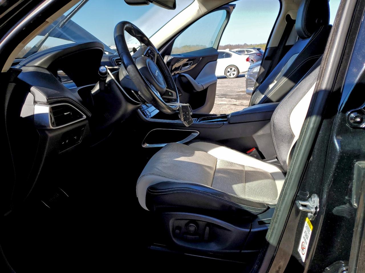 Jaguar F-PACE R - Sport Image 7