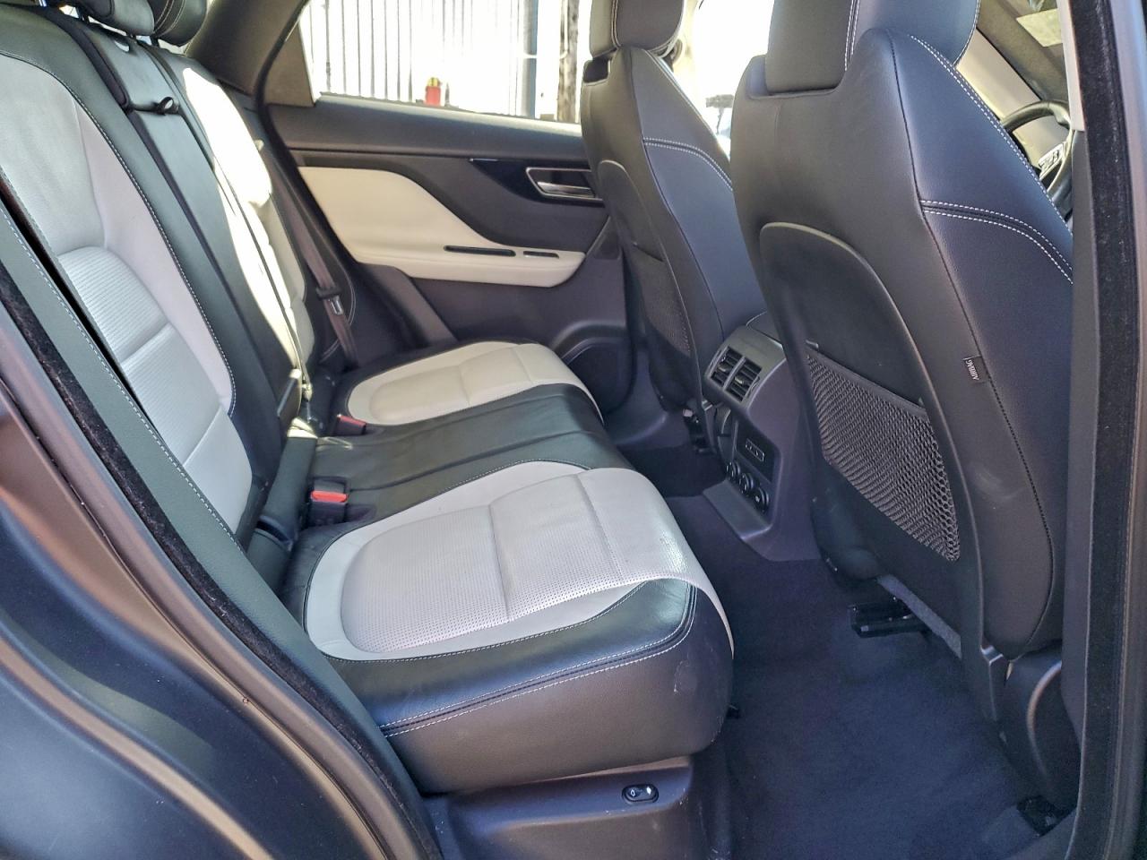 Jaguar F-PACE R - Sport Image 6