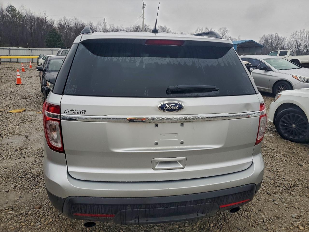 Ford Explorer Image 8