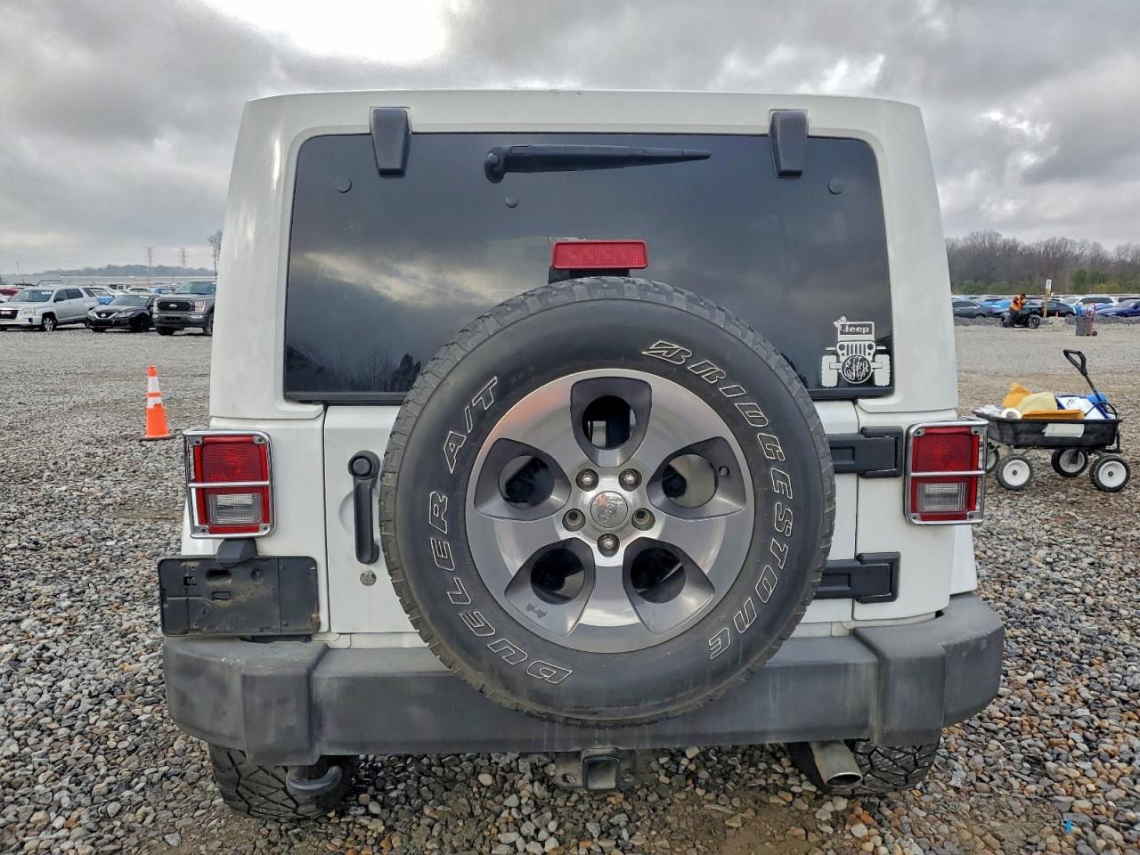 Jeep Wrangler Sahara Image 12