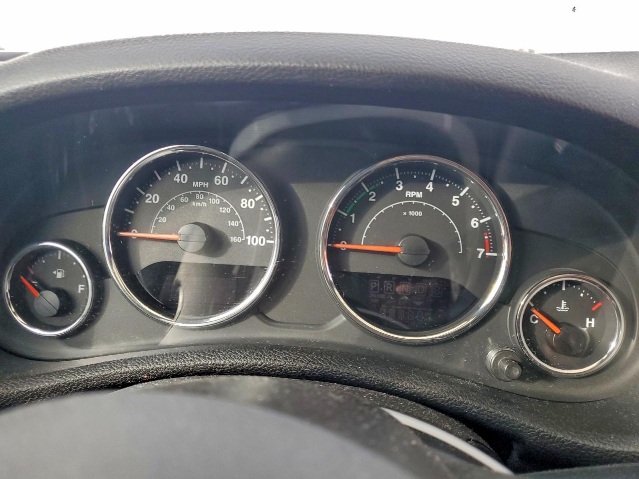 Jeep Wrangler Sahara Image 6