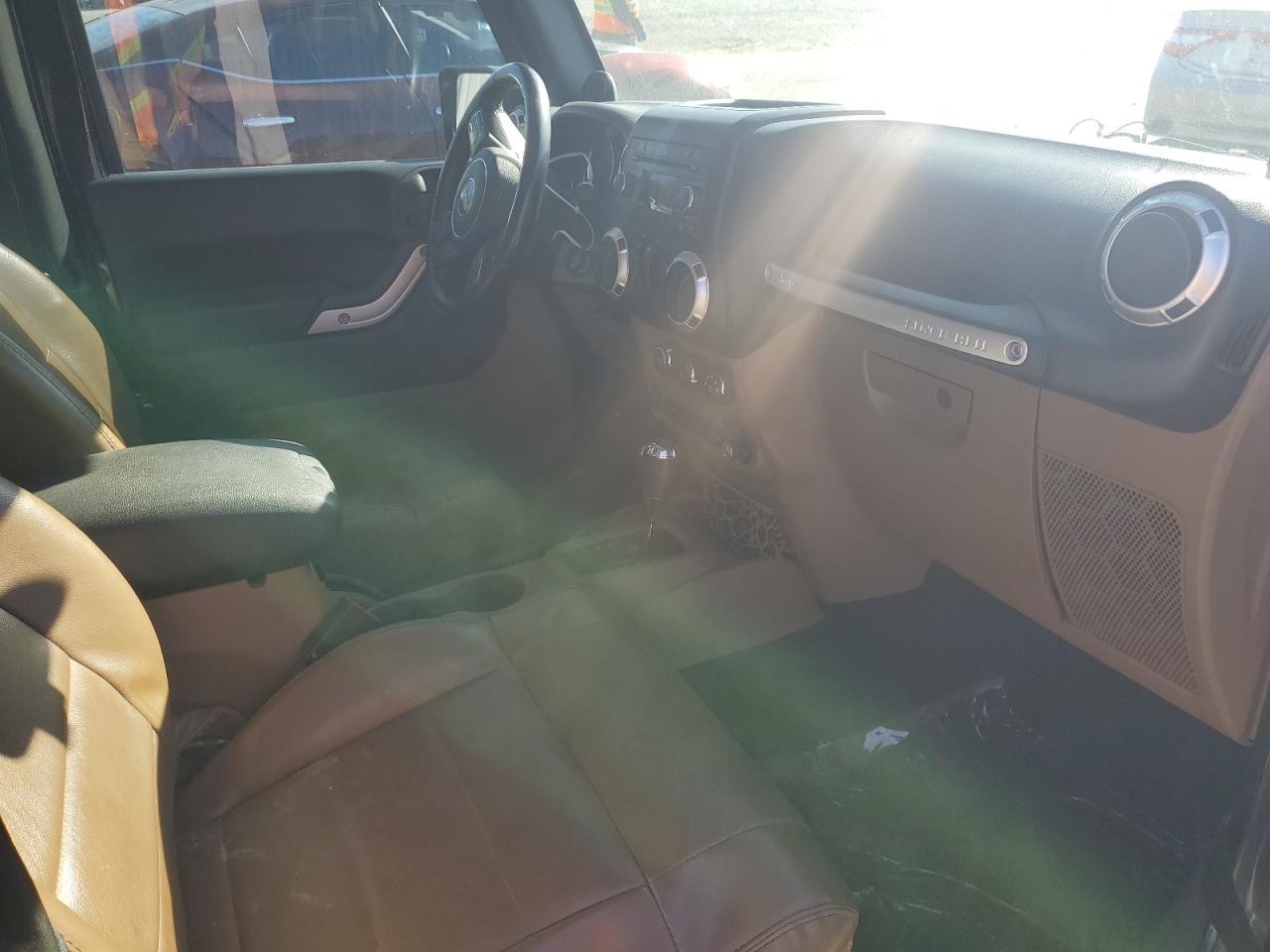 Jeep Wrangler Sahara Image 4