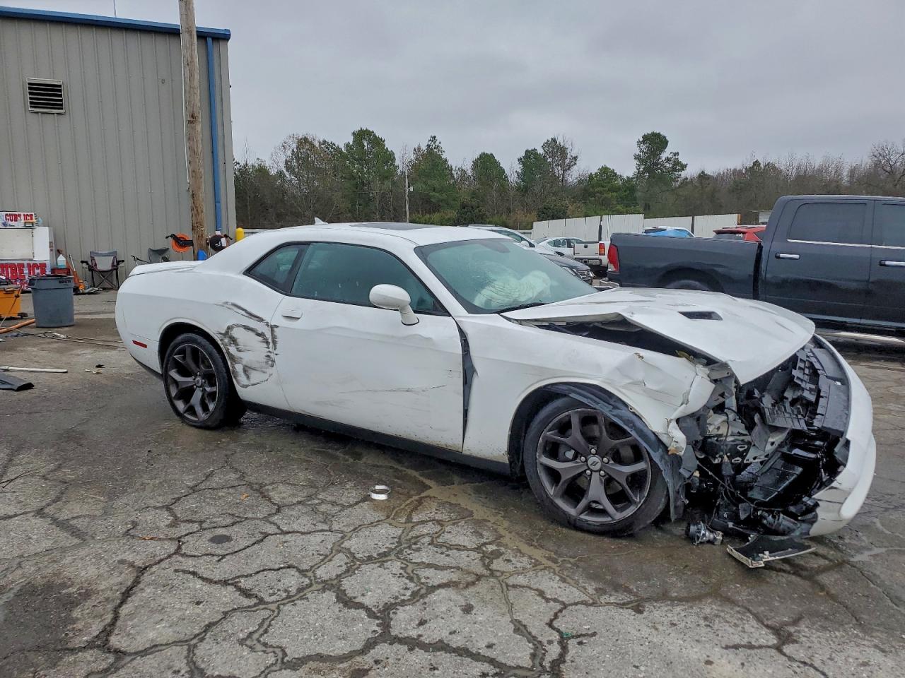 Dodge Challenger Sxt Image 8