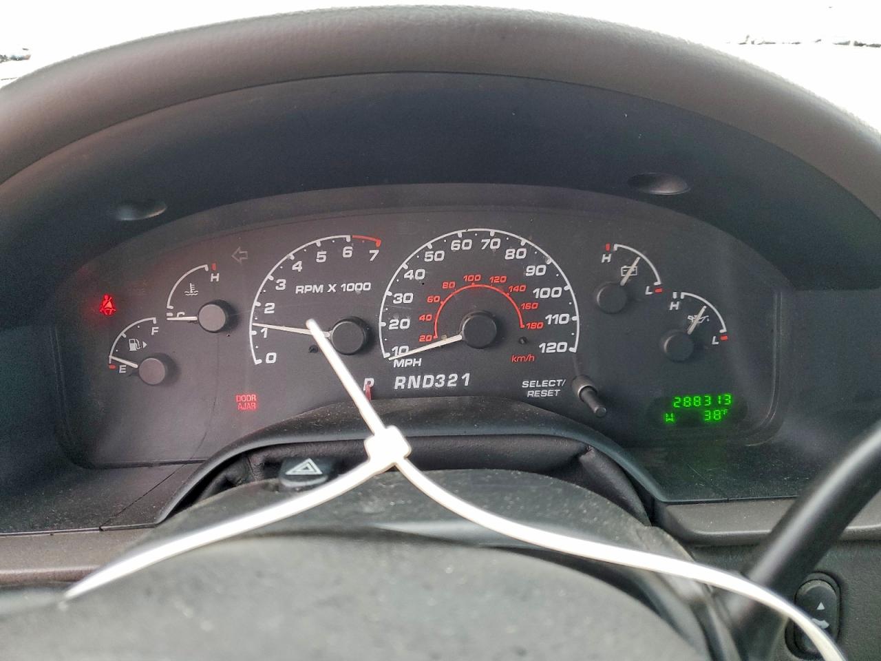 Ford Explorer Xlt Image 7