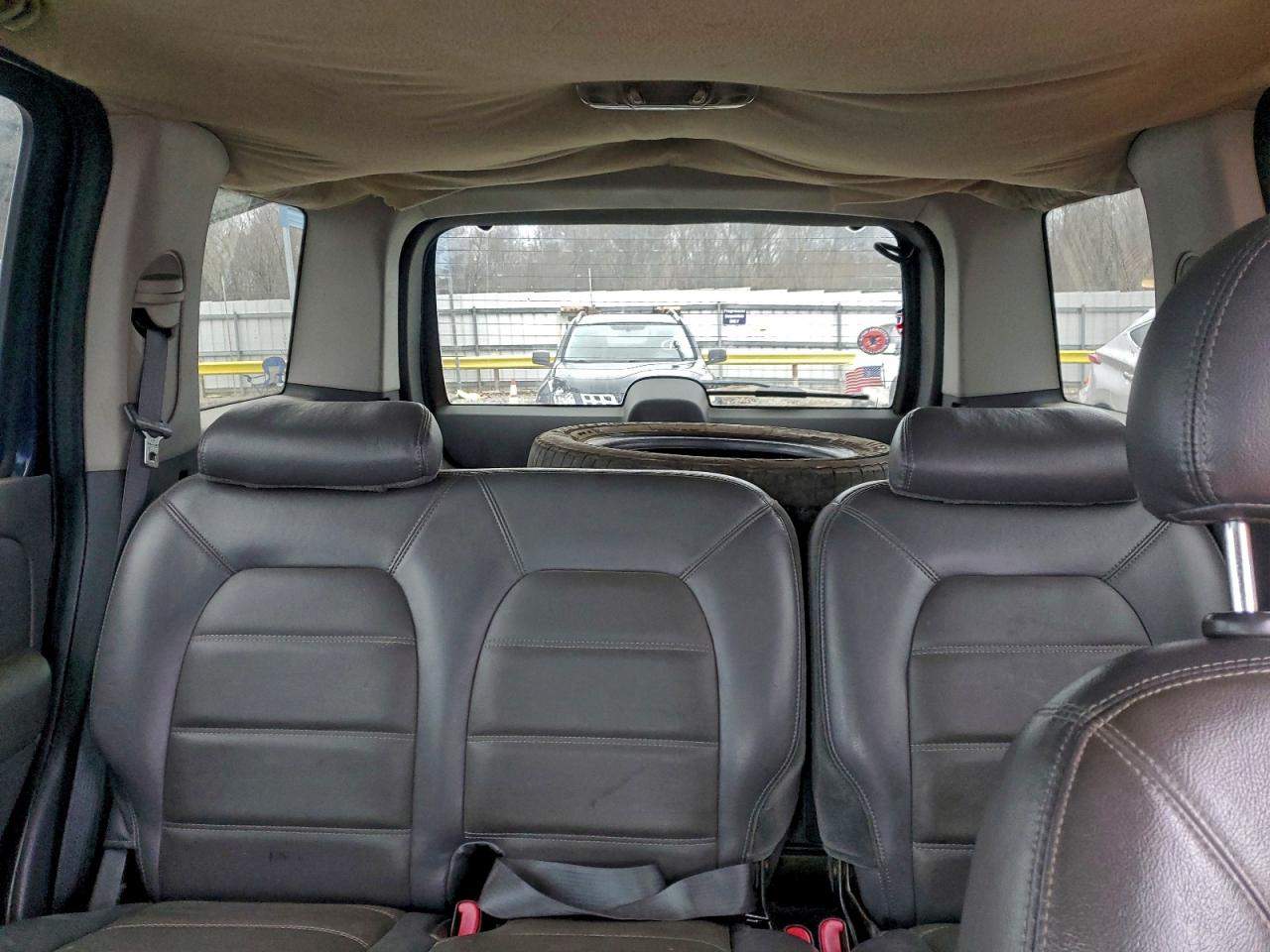 Ford Explorer Xlt Image 8