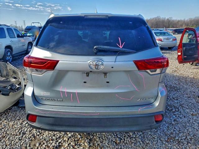 Toyota Highlander Se Image 13