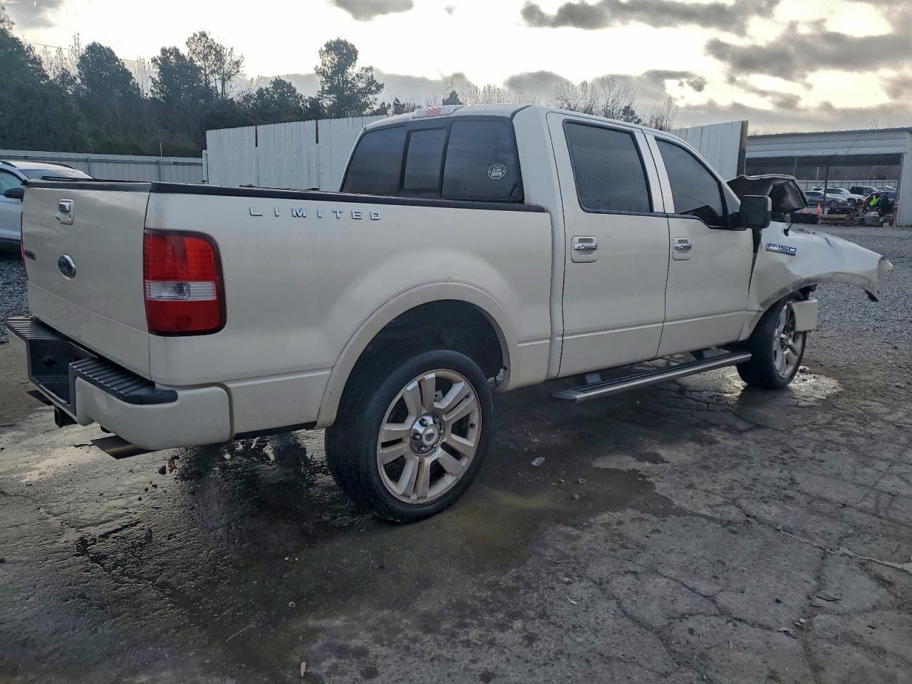 Ford F-150 Supercrew Image 3