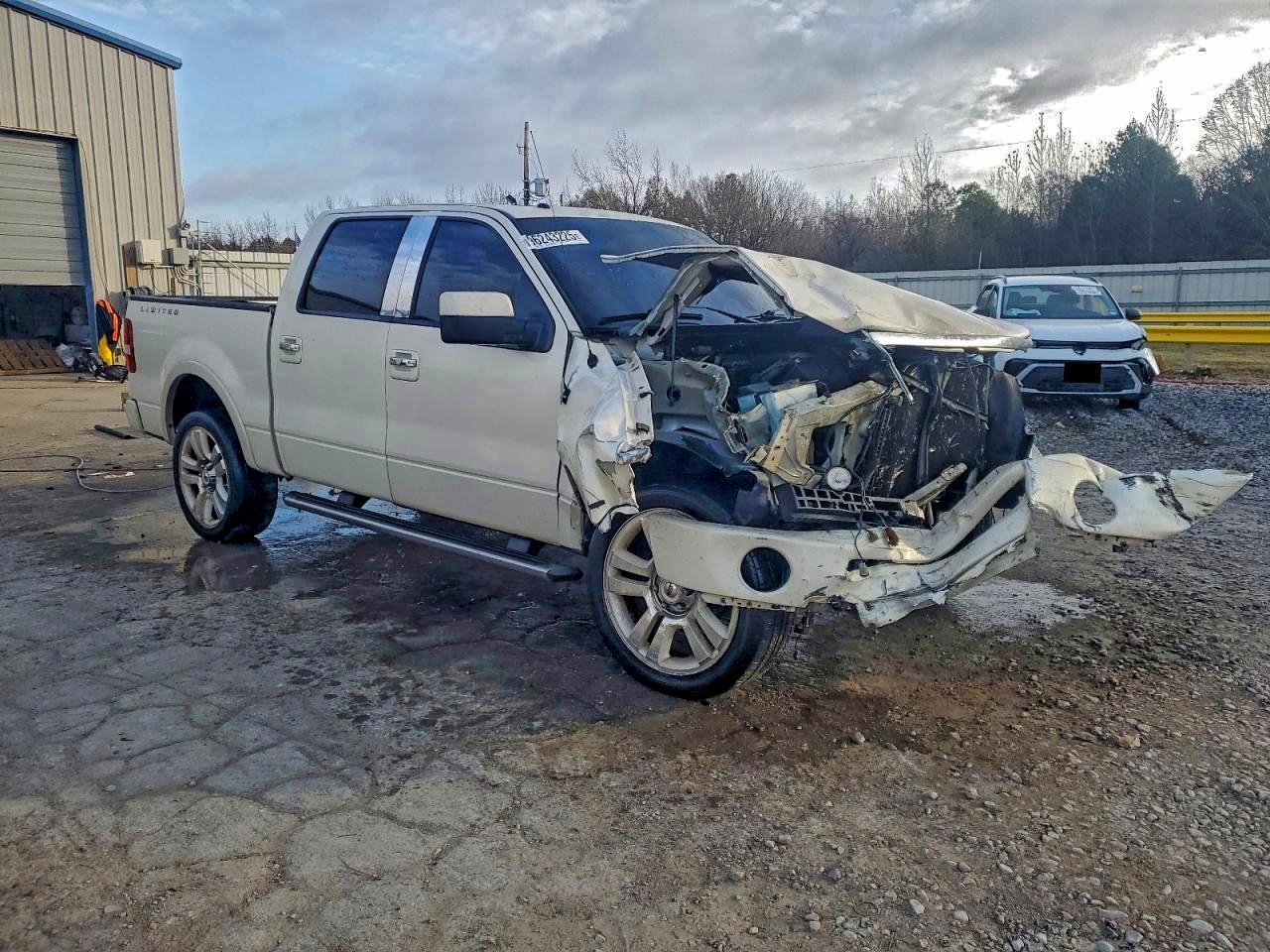 Ford F-150 Supercrew Image 2