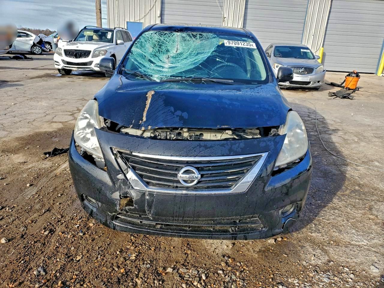 Nissan Versa S Image 13