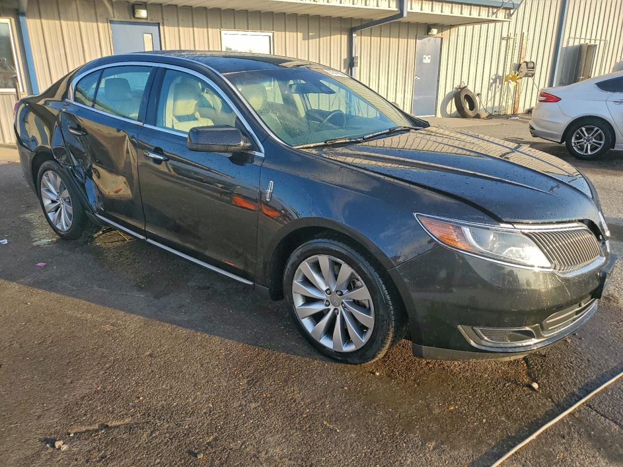 Lincoln MKS Image 11