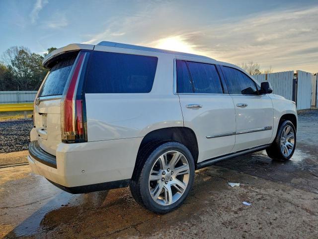 Cadillac Escalade Premium Luxury Image 3