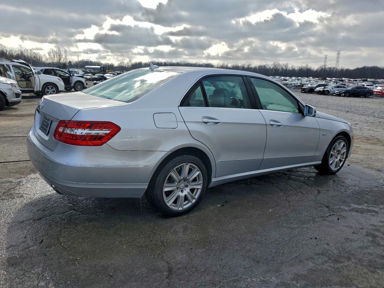 Mercedes-Benz E-Class 350 Image 8