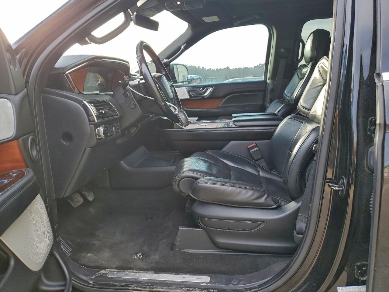 Lincoln Navigator Reserve Image 10