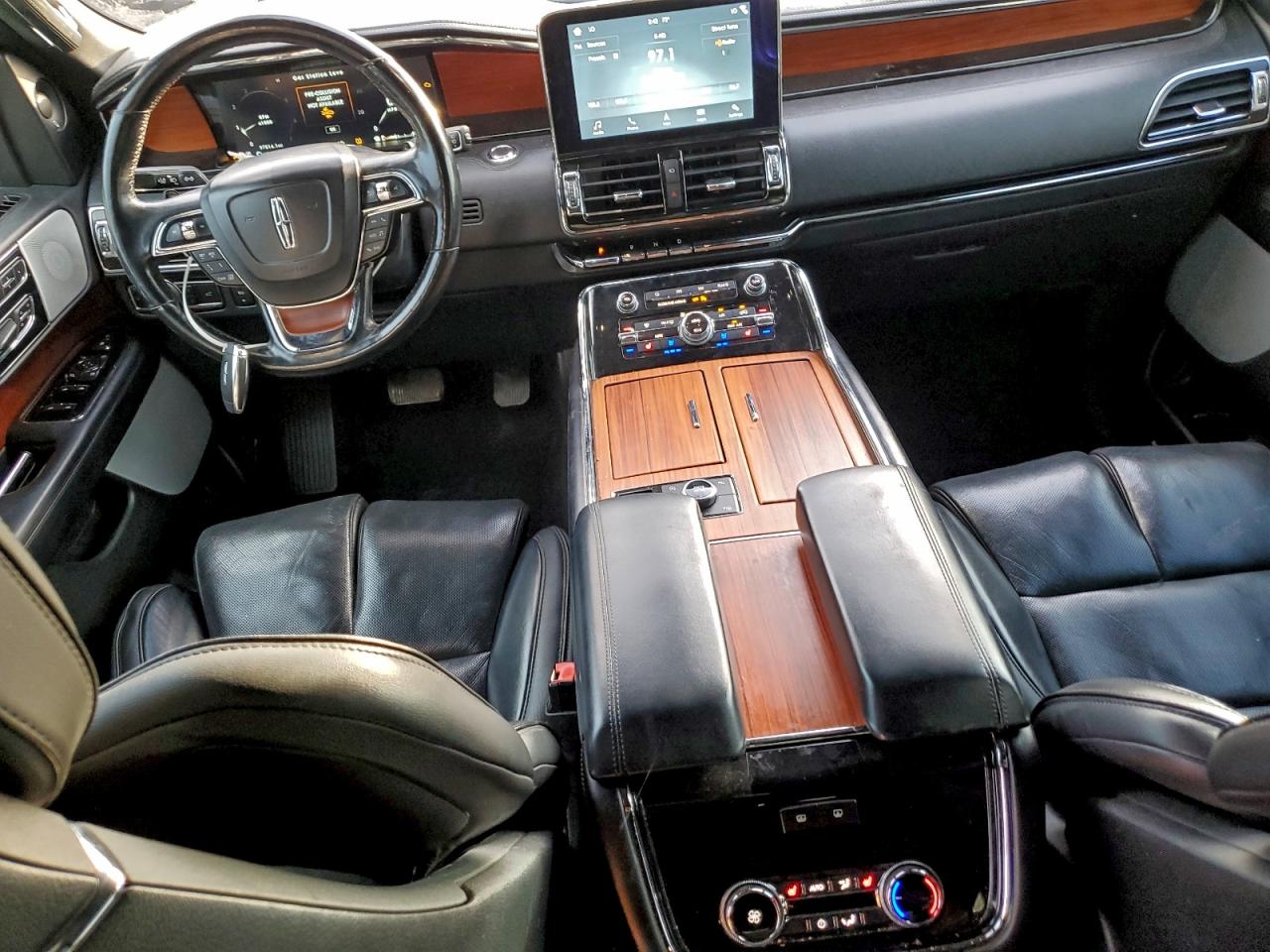 Lincoln Navigator Reserve Image 3