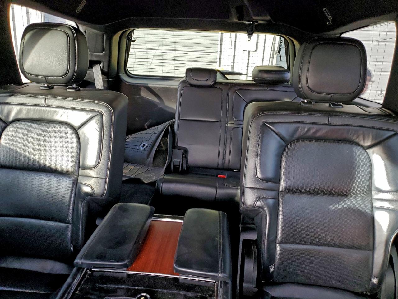Lincoln Navigator Reserve Image 9