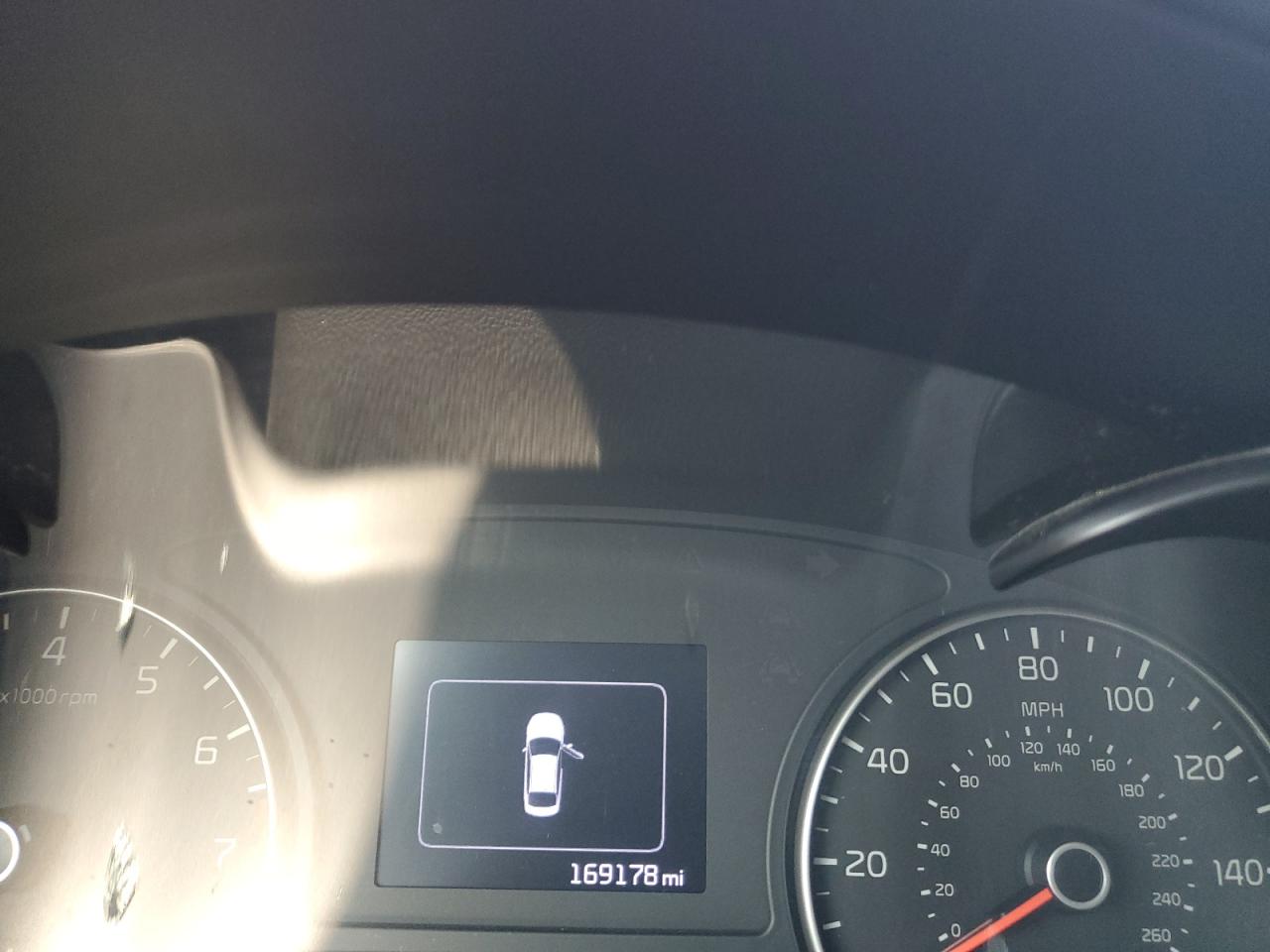 Kia Optima Lx Image 9