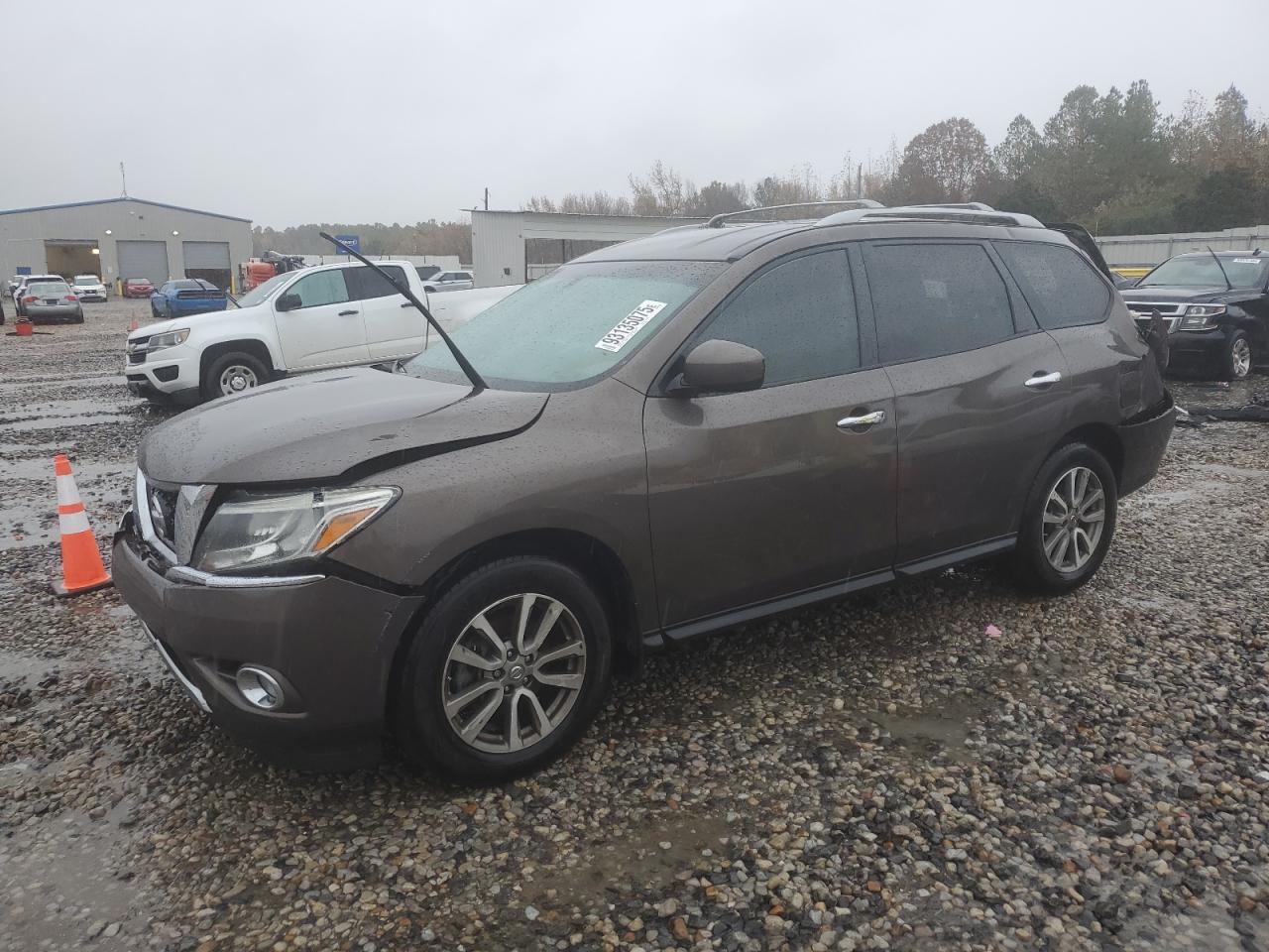 Nissan Pathfinder S Image 1