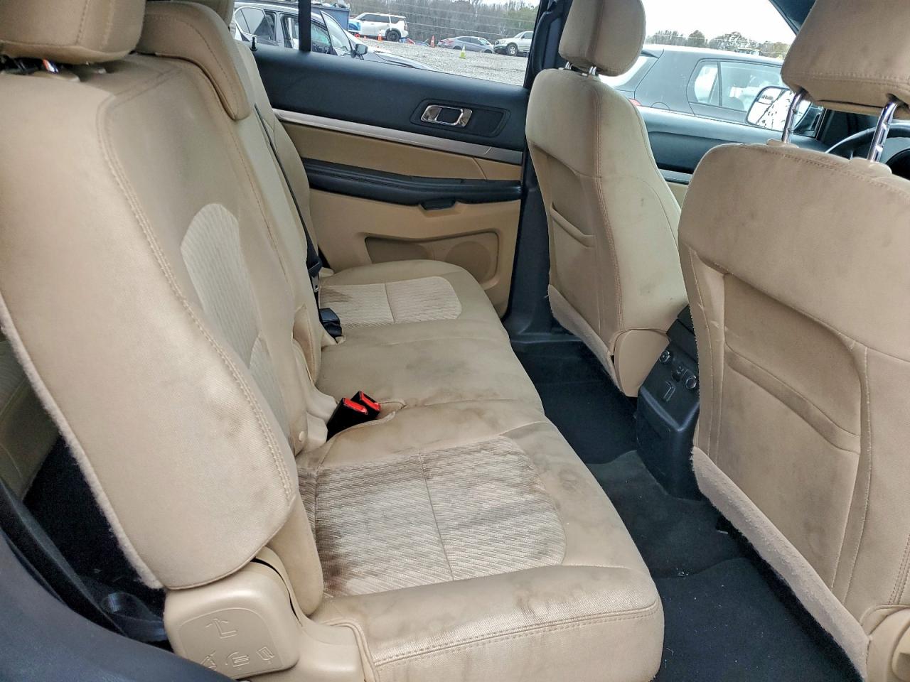 Ford Explorer Image 8