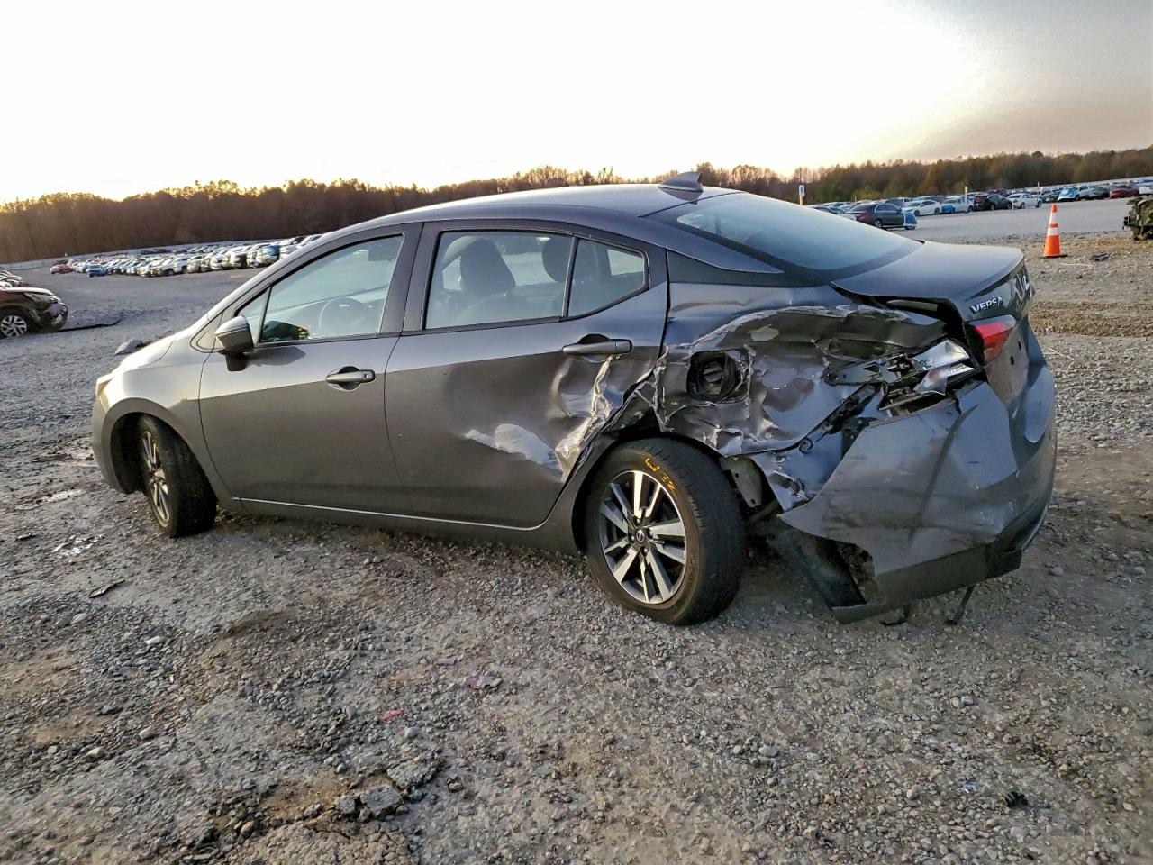 Nissan Versa Sv Image 2