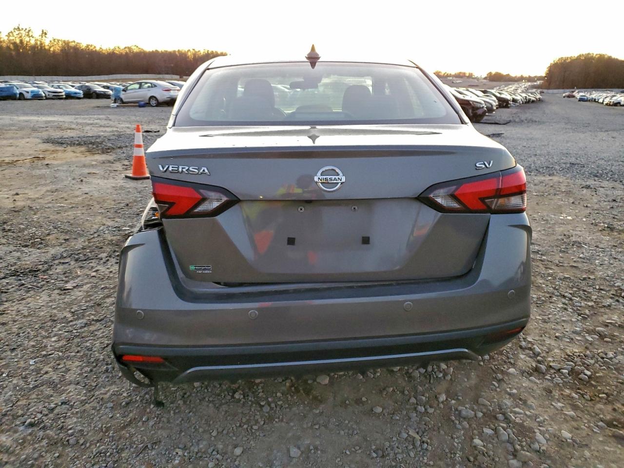 Nissan Versa Sv Image 8