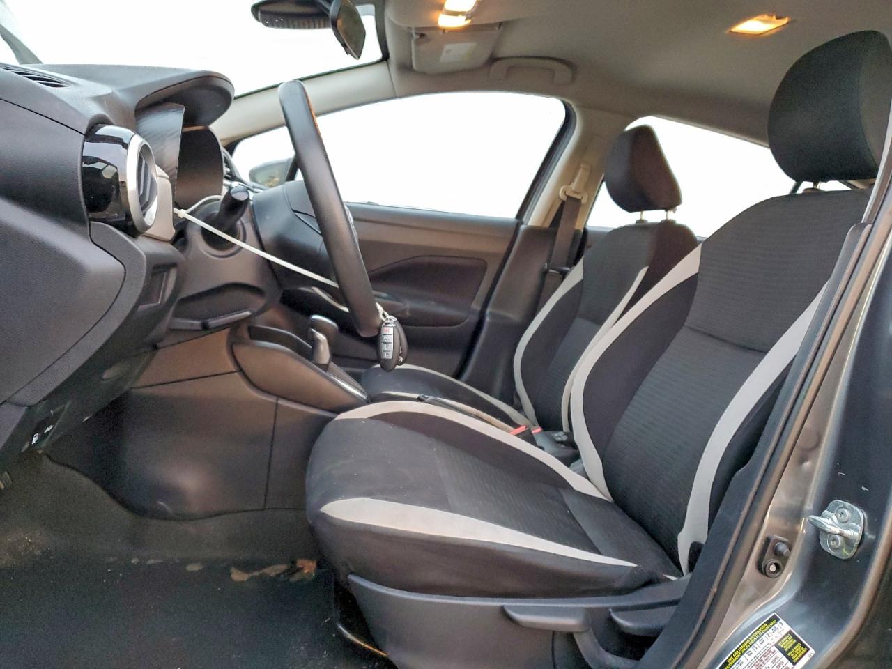 Nissan Versa Sv Image 4