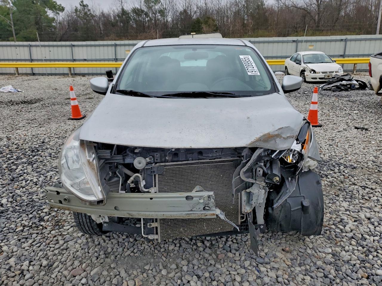 Nissan Versa S Image 11