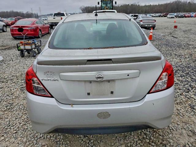 Nissan Versa S Image 9