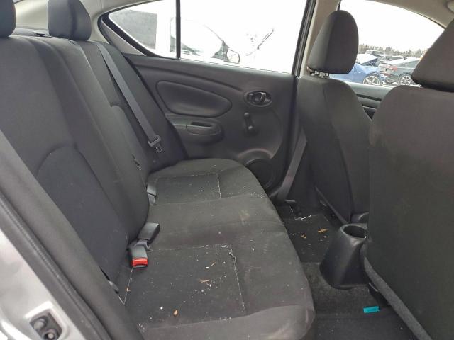 Nissan Versa S Image 8