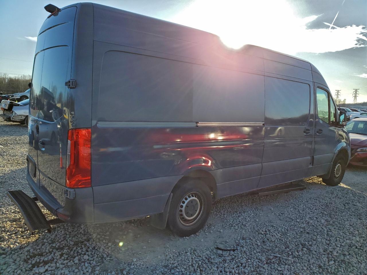 Mercedes-Benz Sprinter 2500/3500 Image 7