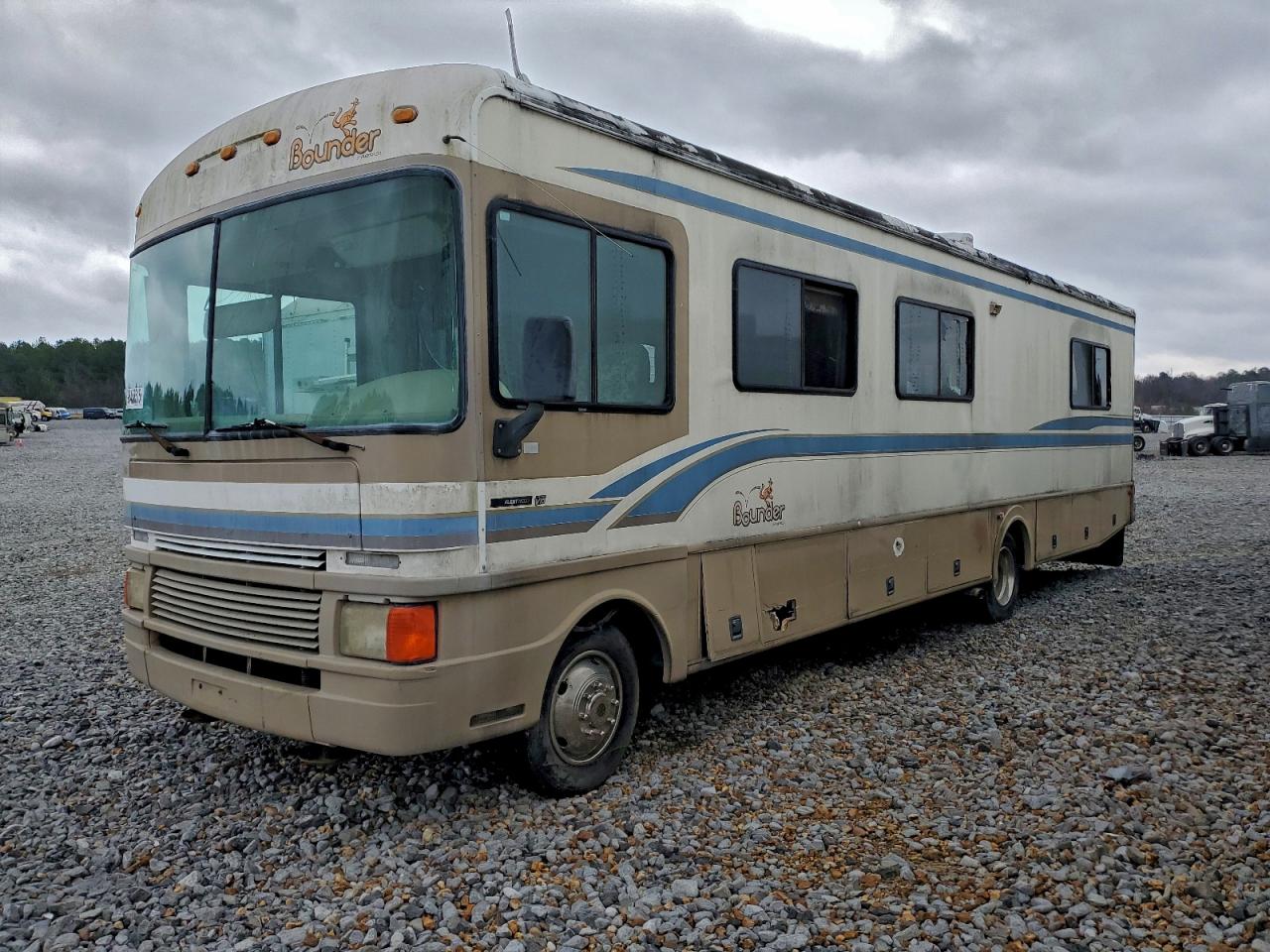 Ford F-550 Super Duty Stripped Chassis Image 2