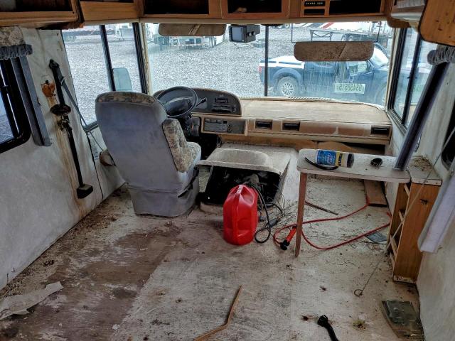 Ford F-550 Super Duty Stripped Chassis Image 5