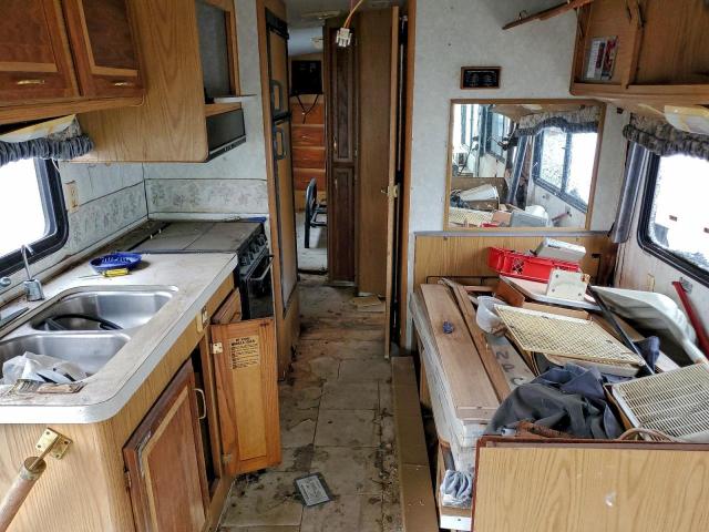 Ford F-550 Super Duty Stripped Chassis Image 7