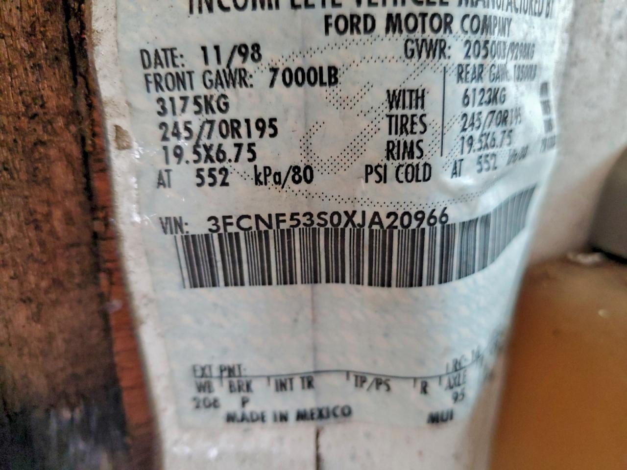 Ford F-550 Super Duty Stripped Chassis Image 10