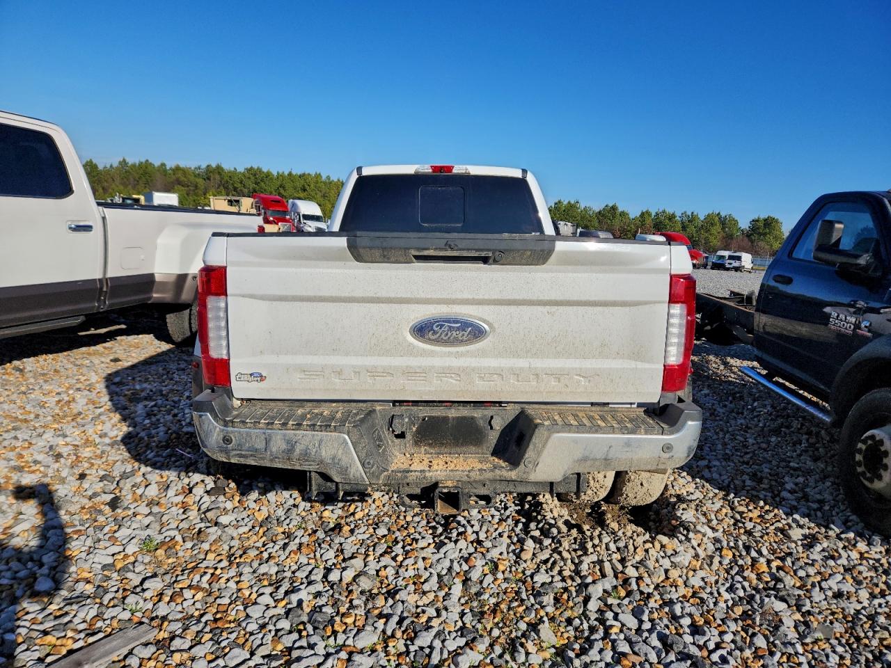 Ford F-350 Super Duty Image 6