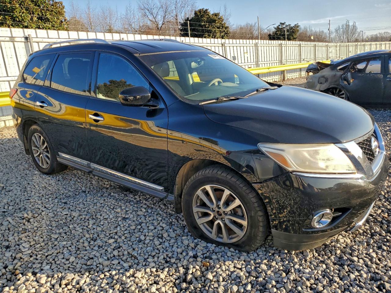 Nissan Pathfinder S Image 5