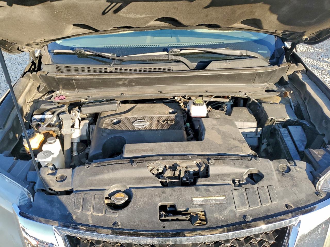 Nissan Pathfinder S Image 10