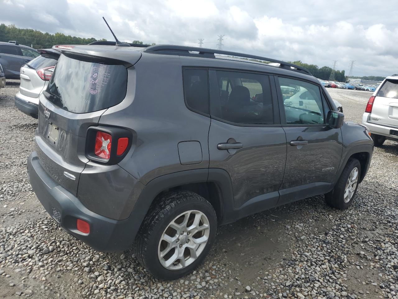 Jeep Renegade Latitude Image 3