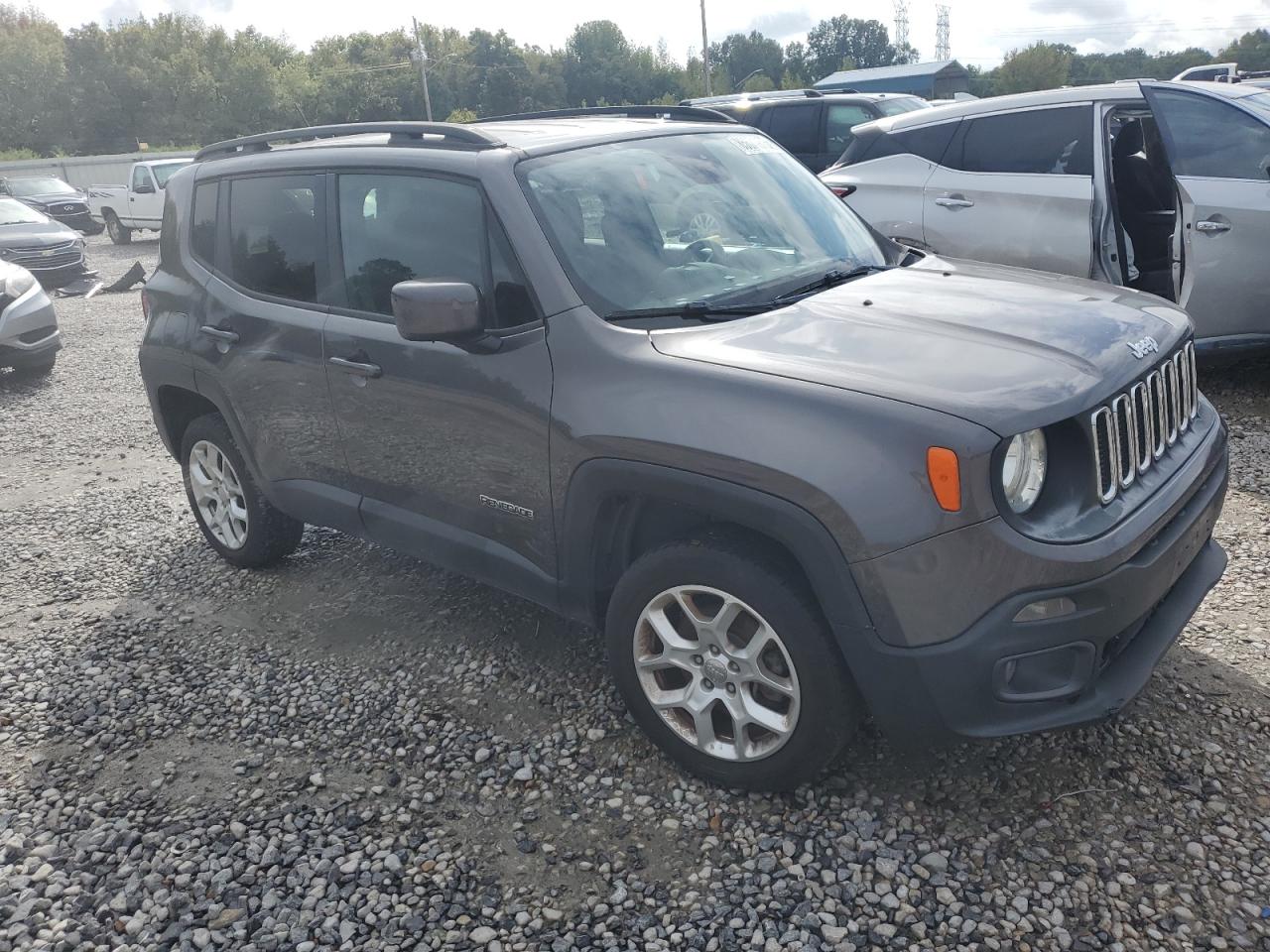 Jeep Renegade Latitude Image 2