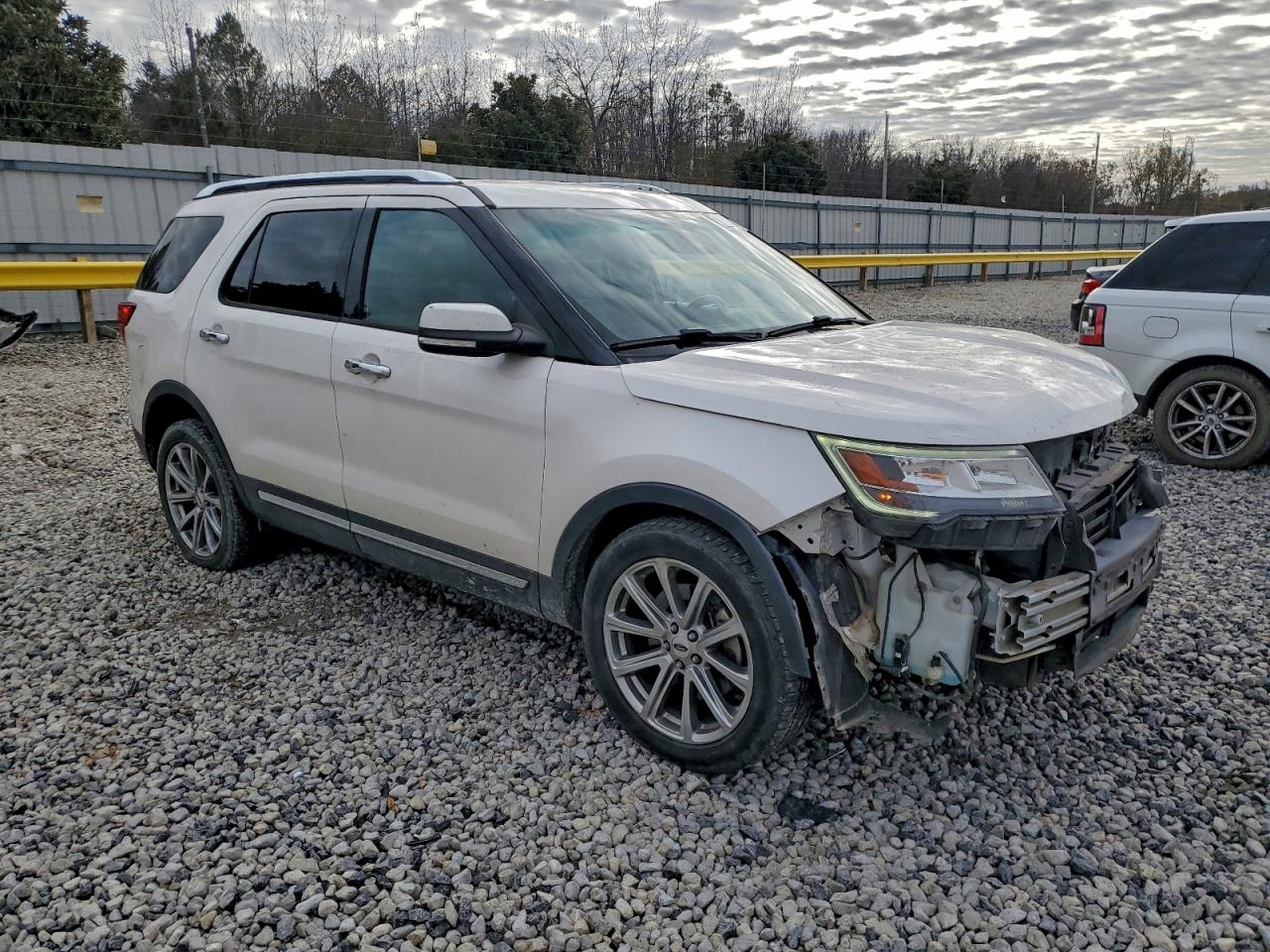 Ford Explorer Limited Image 6