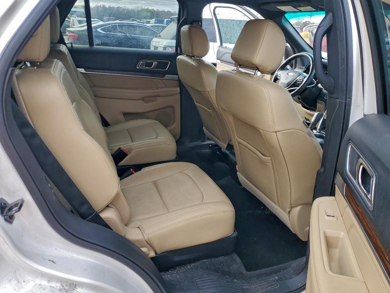 Ford Explorer Limited Image 8