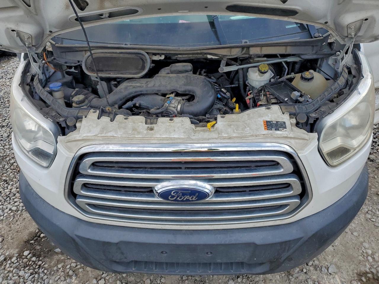 Ford Transit T-250 Image 4