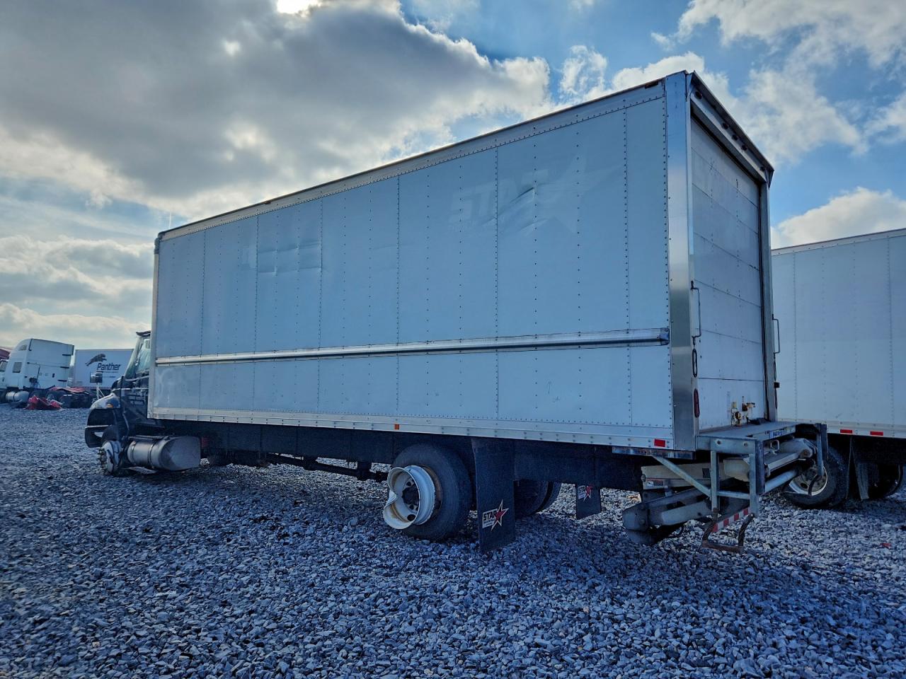 International 4300 4300 Image 12