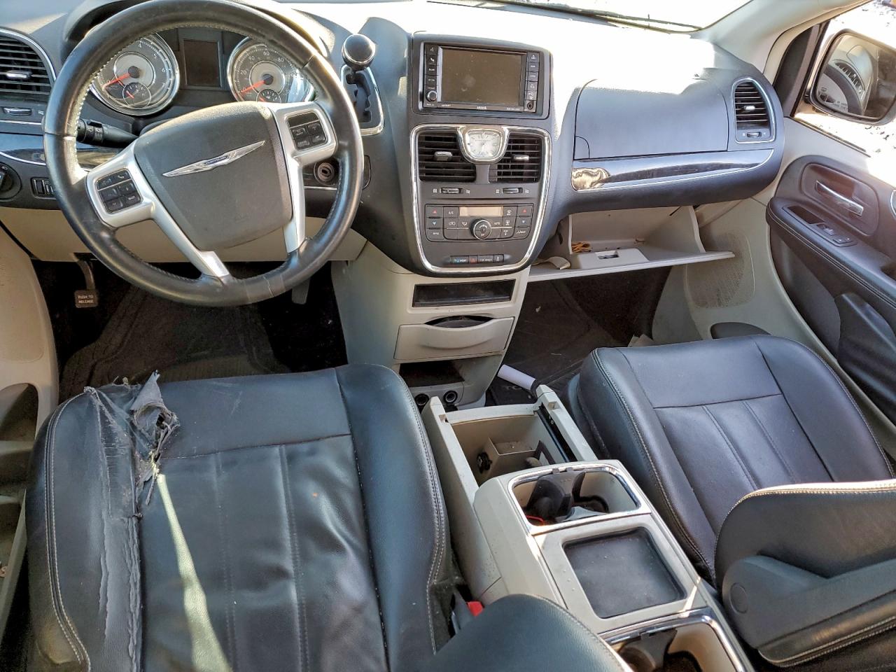 Chrysler Minivan Touring Image 4