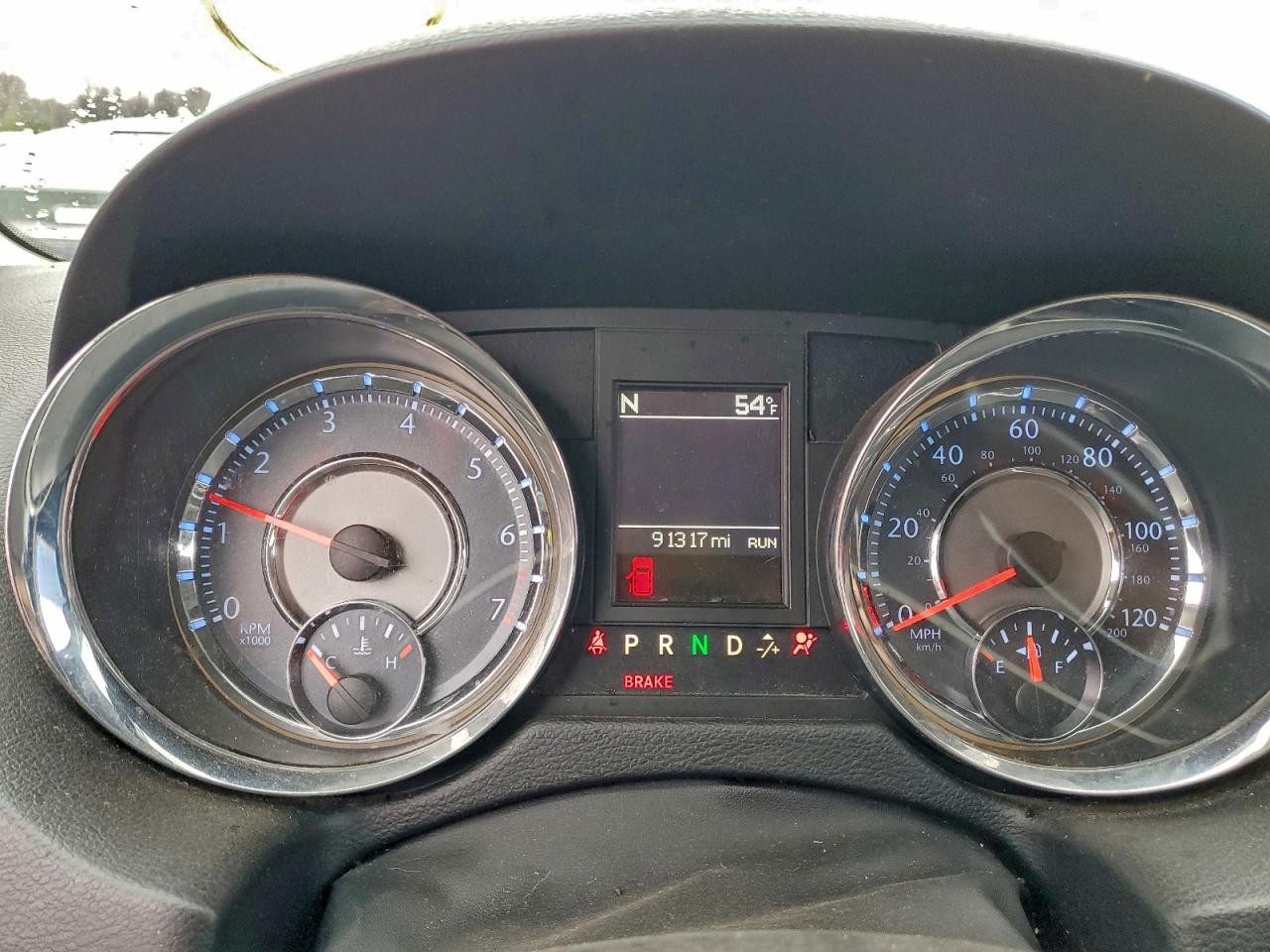 Chrysler Minivan Touring Image 5