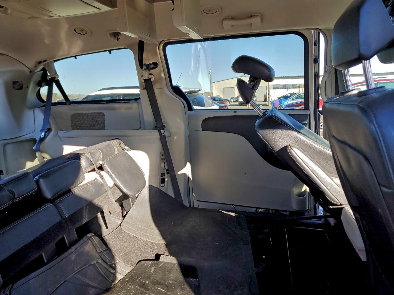 Chrysler Minivan Touring Image 10